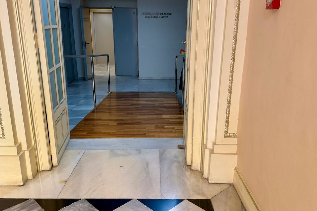 Rampa de acceso a aseos