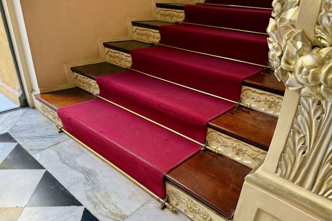 Escalera del museo
