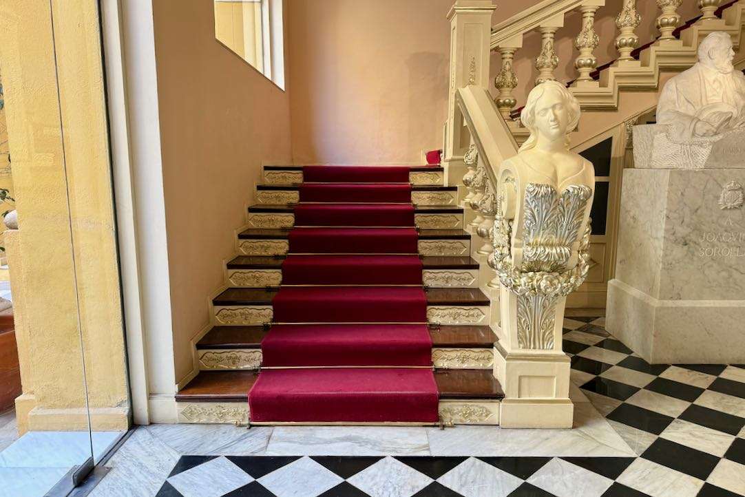 Escalera del museo