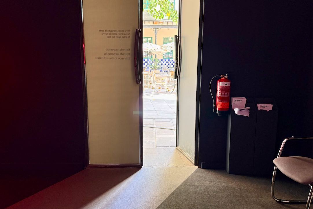 Puerta de acceso a sala