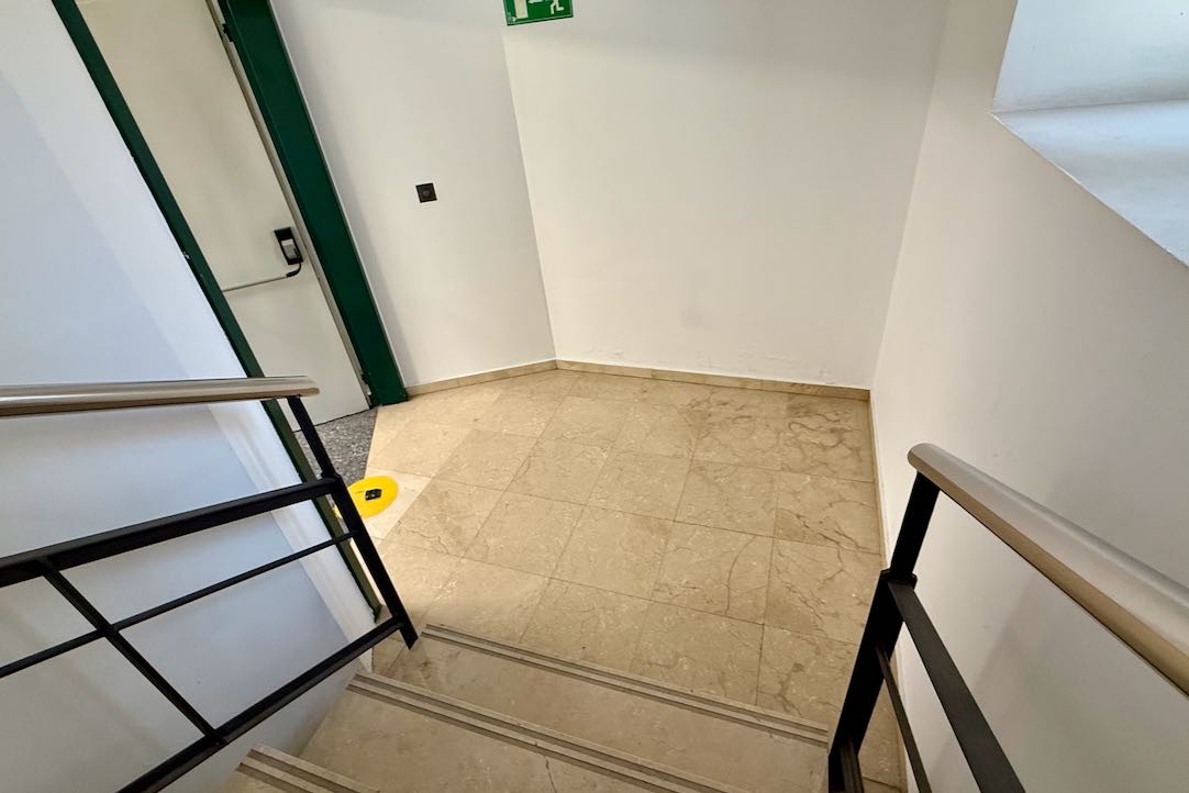 Escalera de salida de la exposición permanente 
