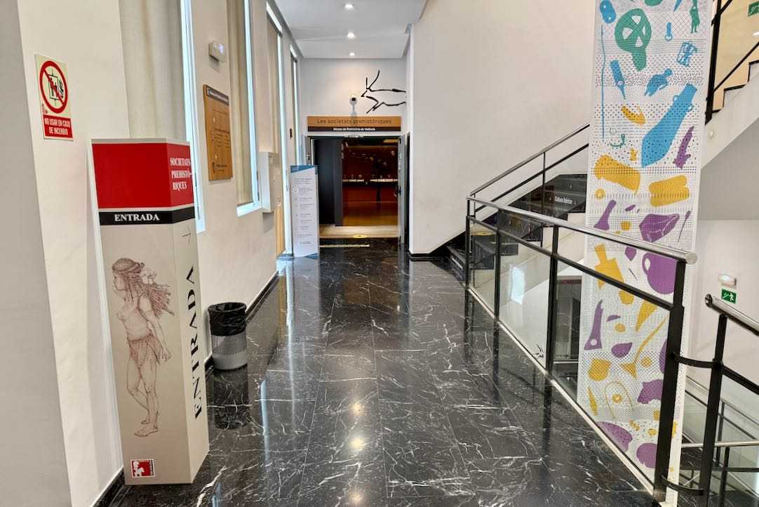 Pasillo de acceso a la sala
