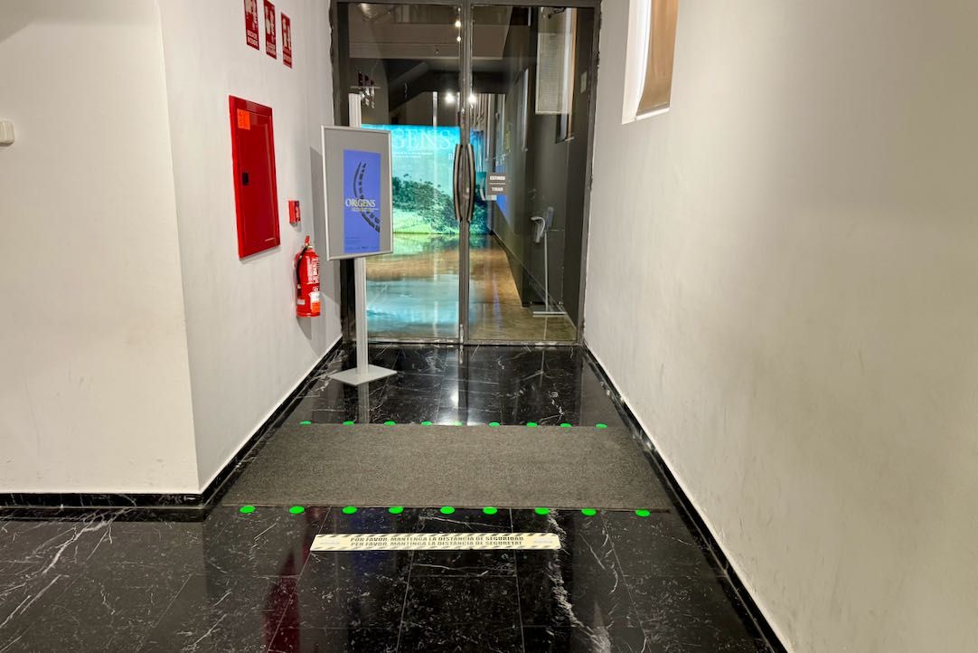Pasillo de acceso a la sala