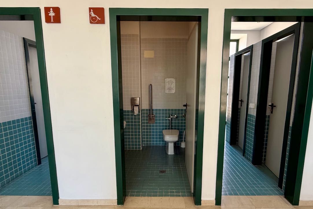 Puerta del aseo