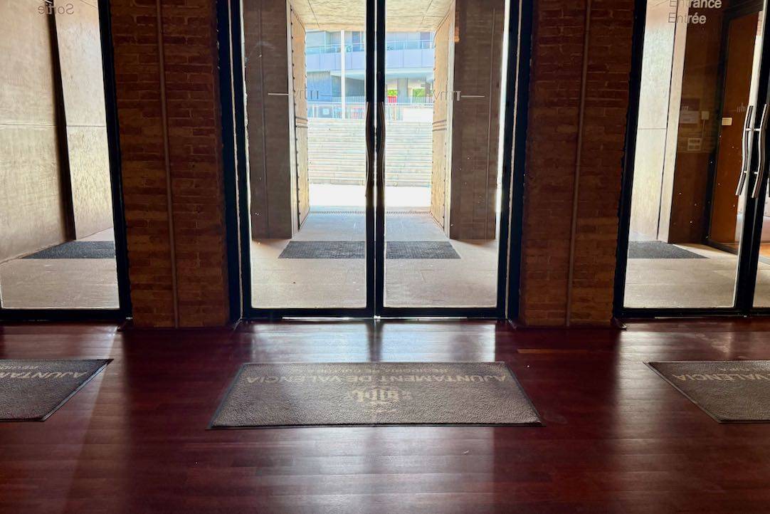 Puerta de acceso interior al museo