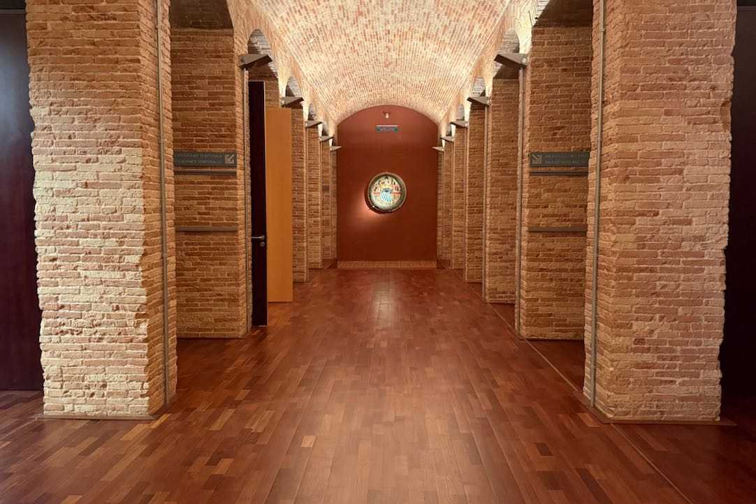 Pasillo de acceso a salas de exposiciones temporales y usos múltiples