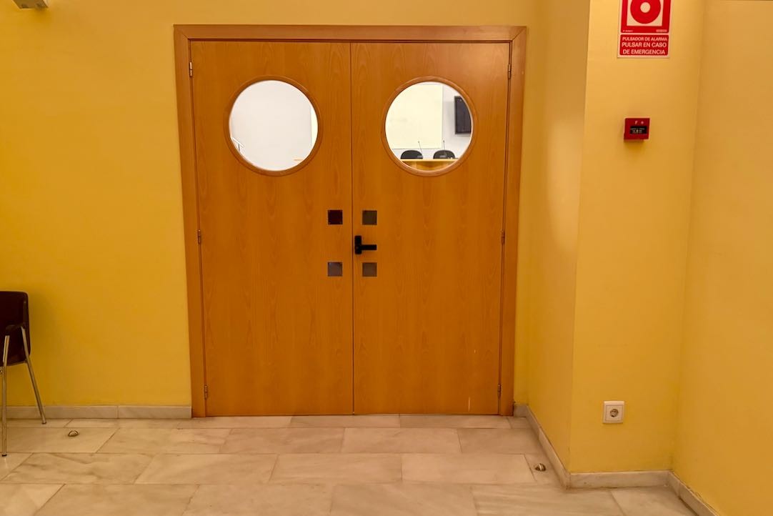 Acceso a Salón de actos, planta baja