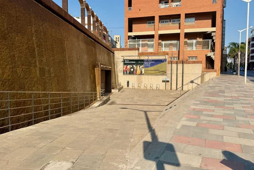 Rampa de acceso al museo
