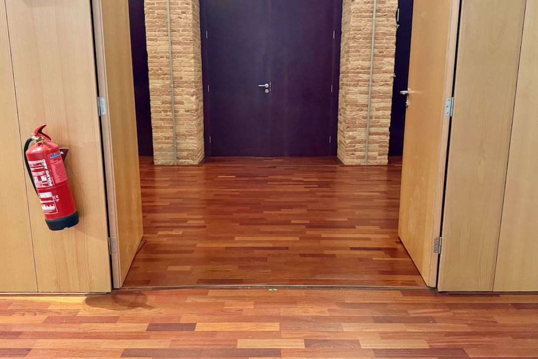 Puerta de acceso a la sala