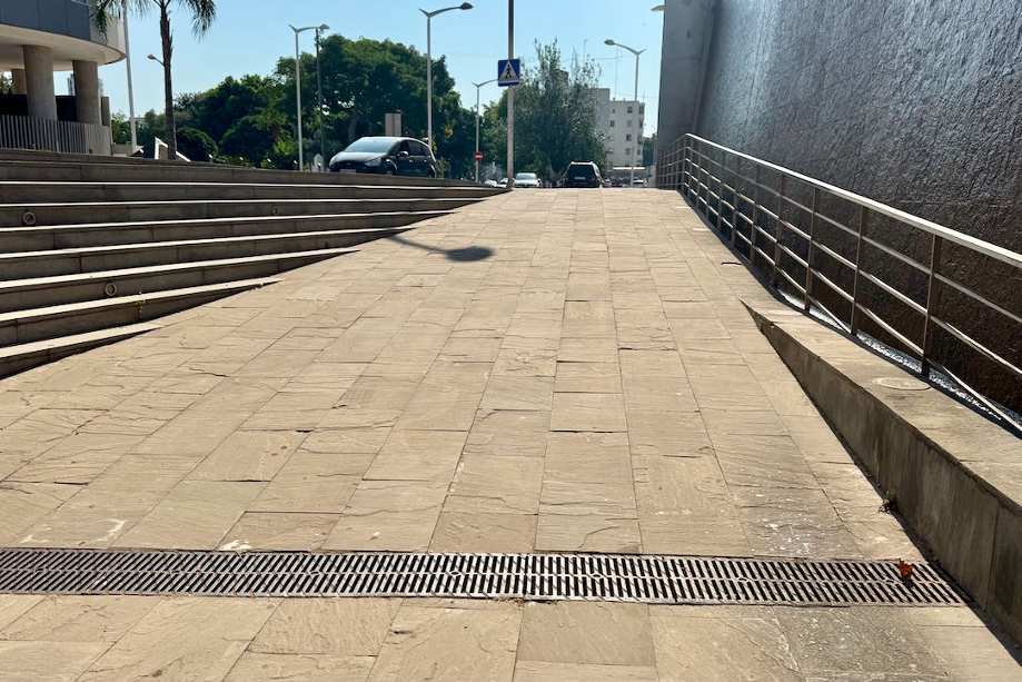 Rampa de acceso al museo