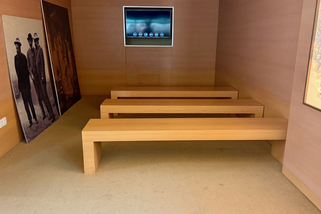 Sala de proyecciones de la planta baja del Pabellón de Pintura
