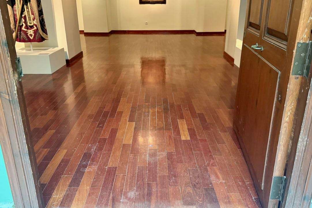 Acceso a la sala desde la escalera