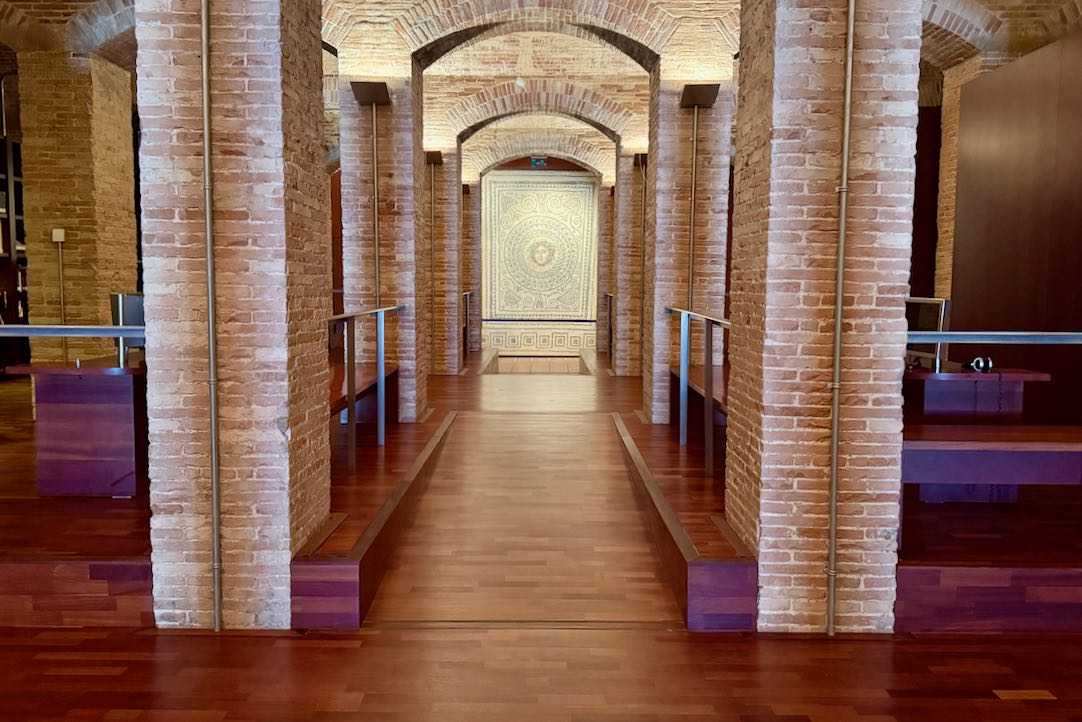 Biblioteca, acceso