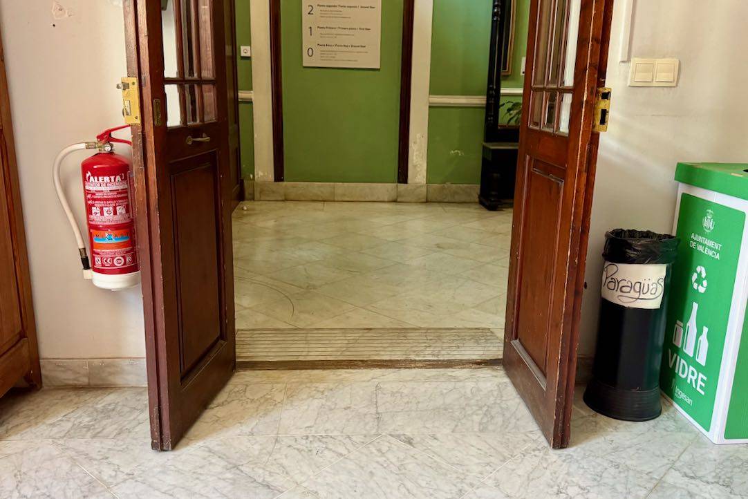Puerta de acceso a la taquilla