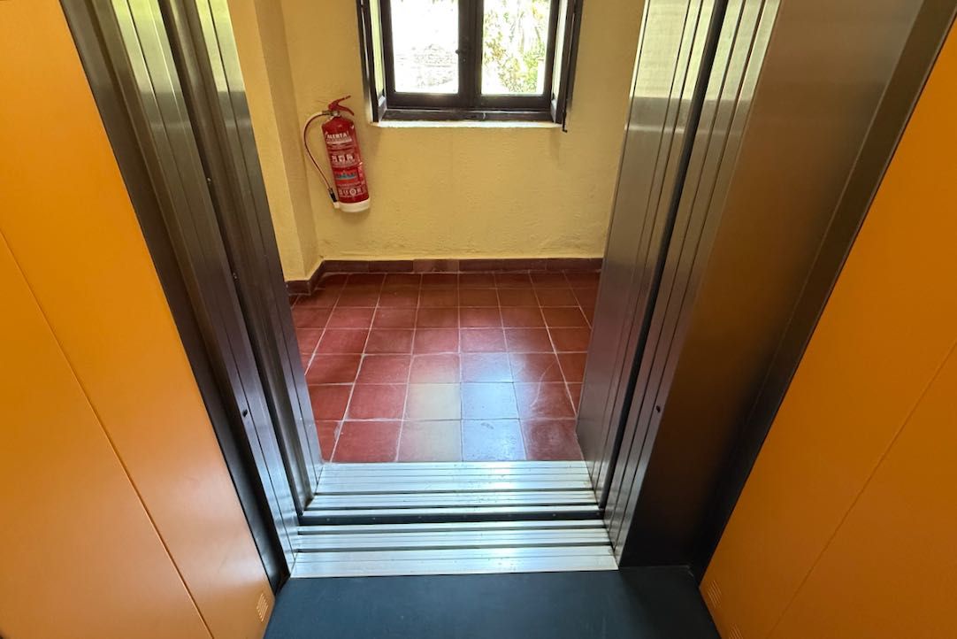 Salida del ascensor a la primera planta
