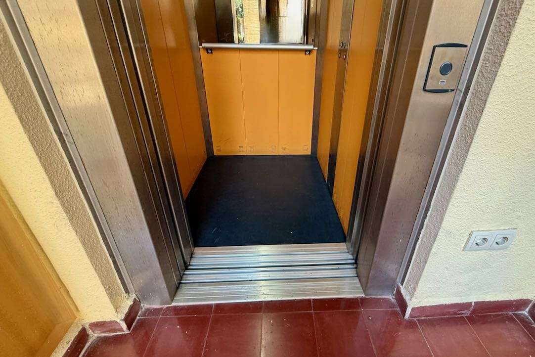 Interior del ascensor