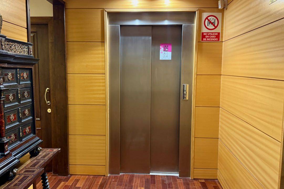 Acceso del ascensor en la primera planta