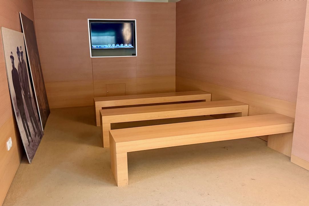 Sala de proyecciones de la planta baja del Pabellón de Pintura