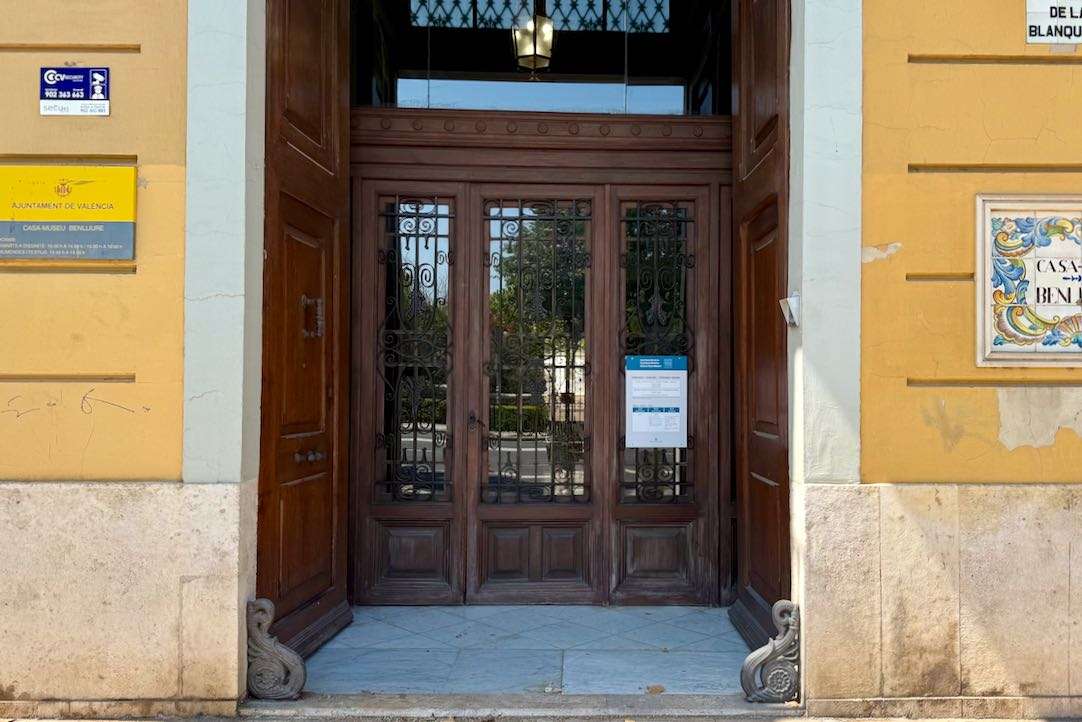 Puerta de acceso al museo