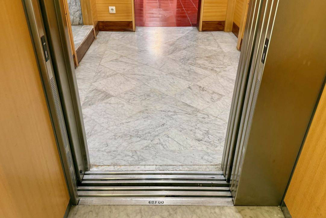 Interior del ascensor