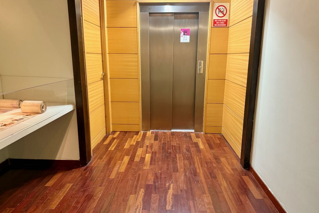 Acceso del ascensor en la tercera planta