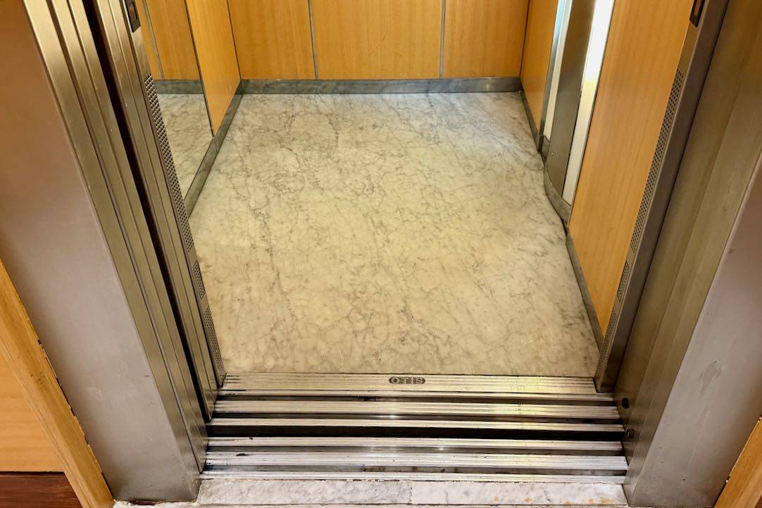 Interior del ascensor