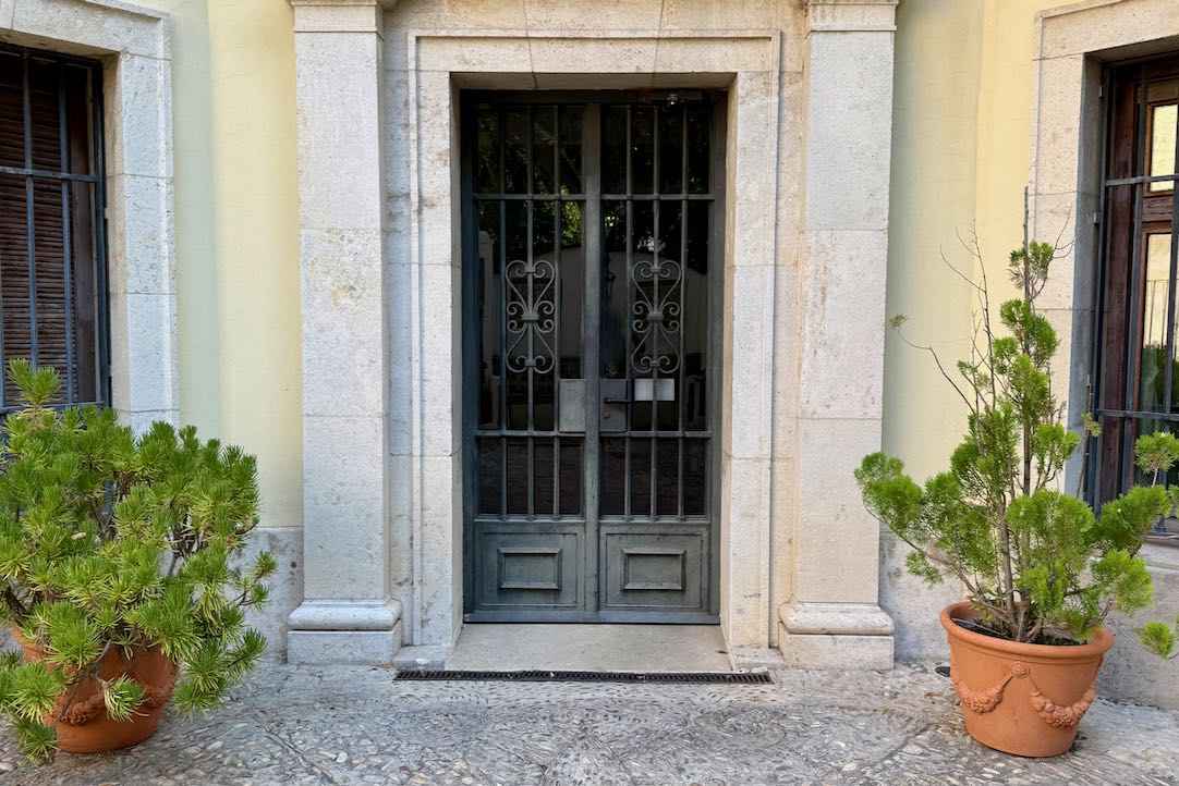Puerta de acceso al Jardín Mediterráneo
