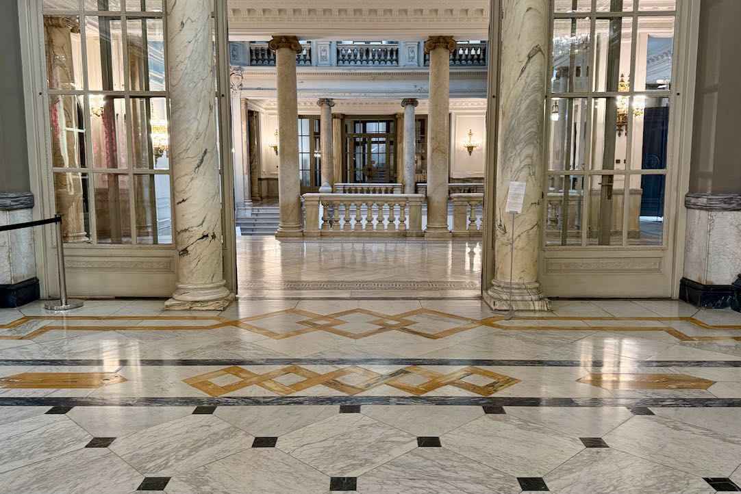 Acceso al Salón