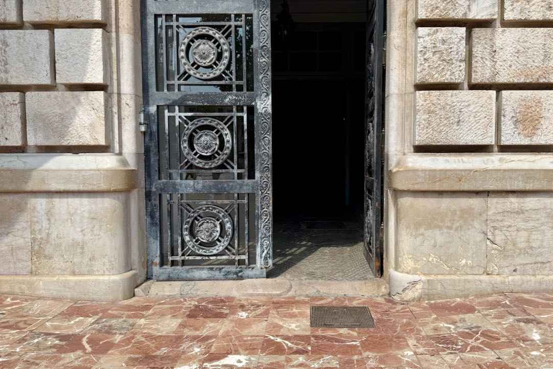 Acceso desde puerta de bomberos