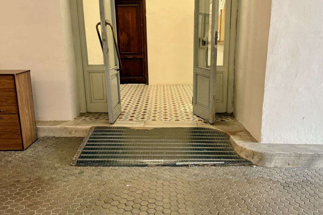 Acceso desde puerta de bomberos