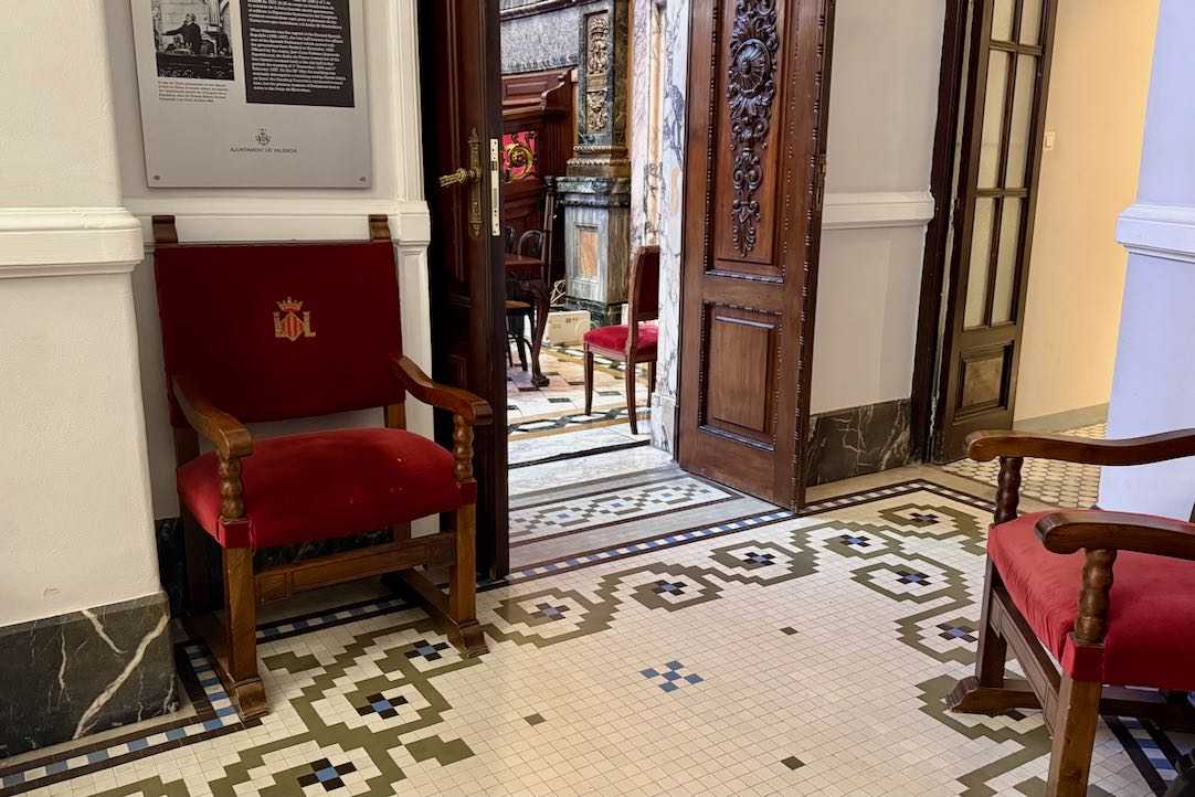 Puerta accesible al Hemiciclo