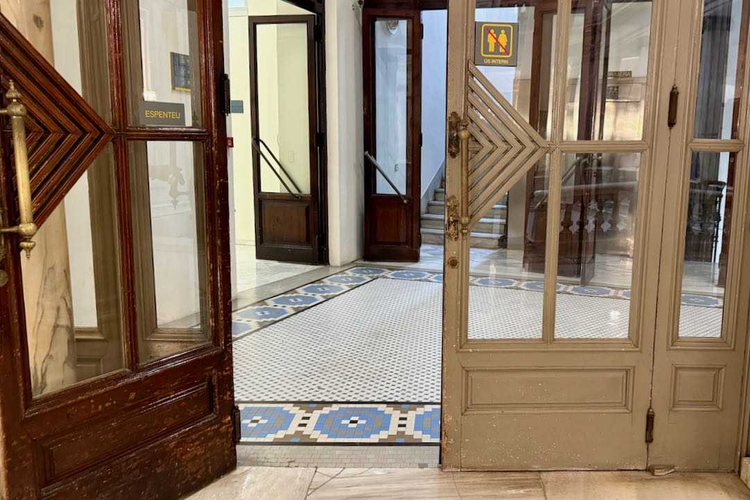 Acceso al ascensor desde primera planta