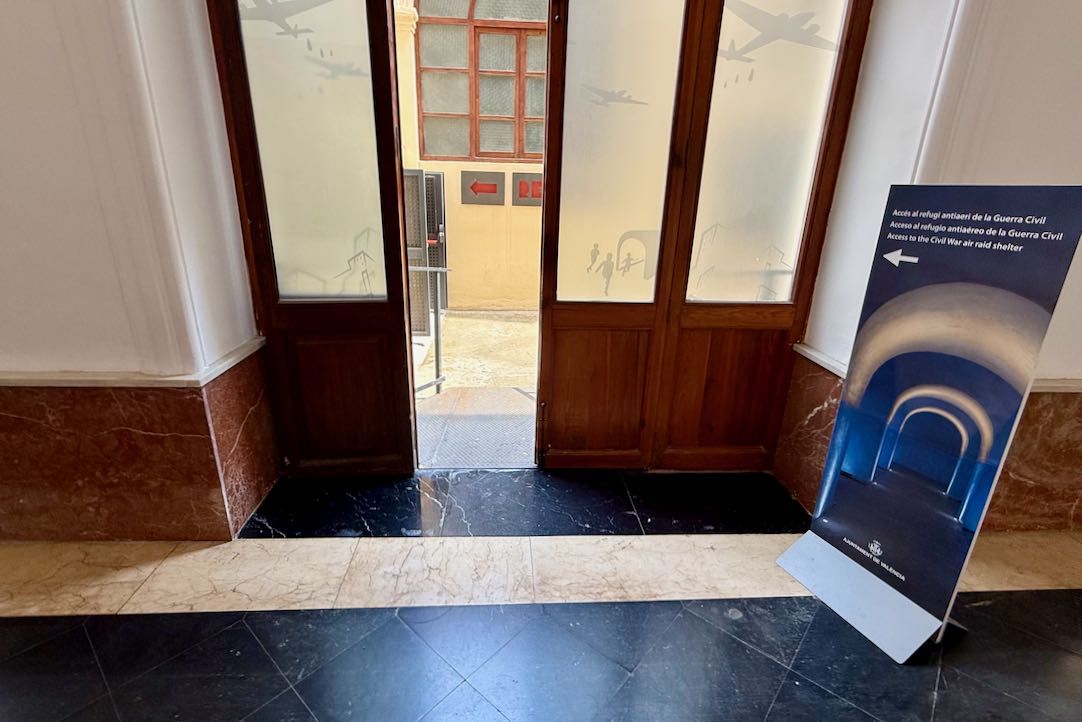 Puerta de acceso al patio