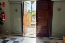 Acceso general, puerta