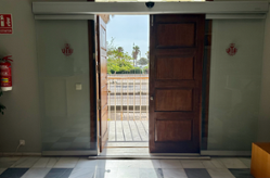 Acceso general, puerta