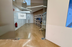Puerta de acceso a las consignas