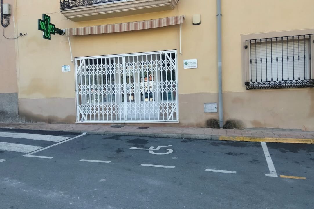 Plaza reservada para vehículos autorizados que transportan PMR