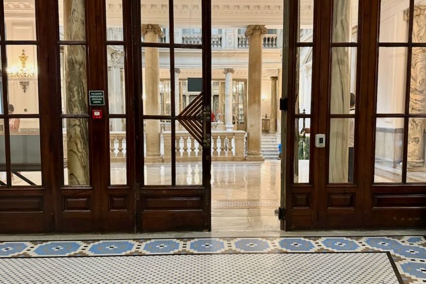 Itinerario accesible para PMR desde Antigua puerta de bomberos. Primera planta