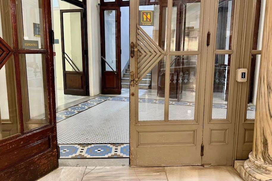 Itinerario accesible para PMR desde Antigua puerta de bomberos. Primera planta
