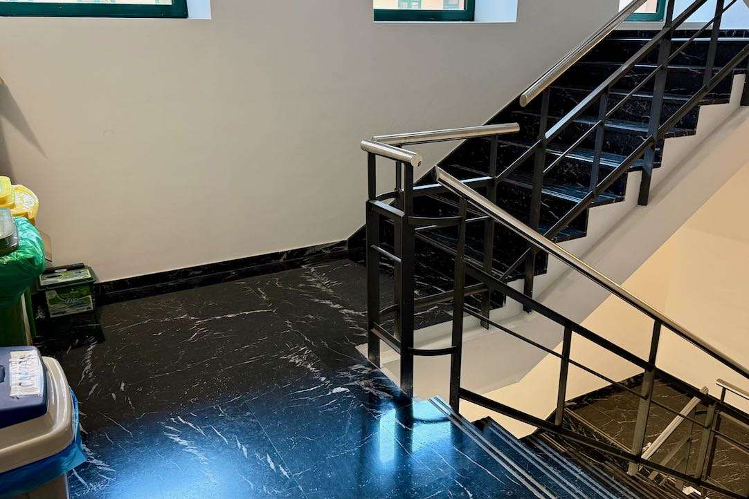 Escalera de acceso a Bibliotecas