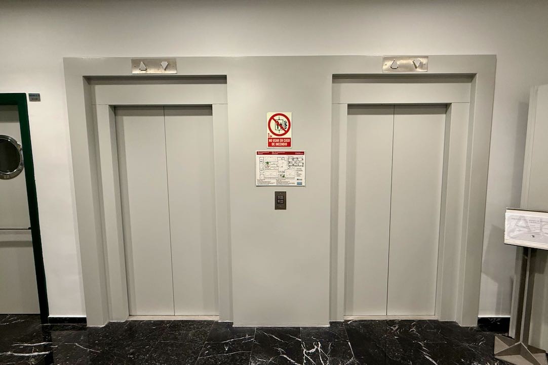 Ascensores de acceso a Bibliotecas