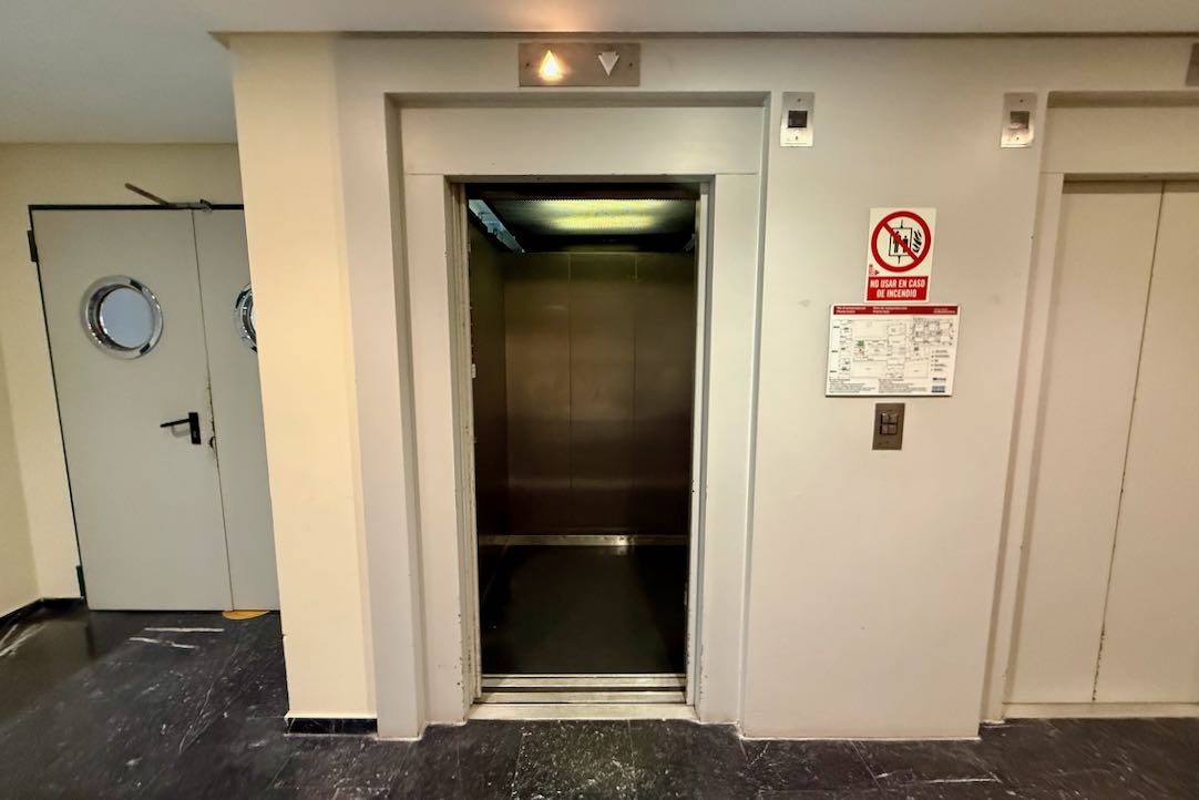 Ascensor de acceso a Bibliotecas