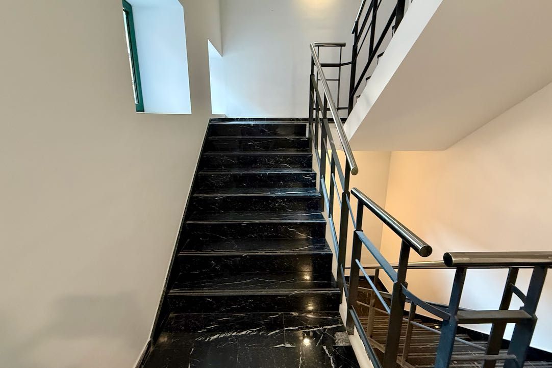 Escalera de acceso a Bibliotecas