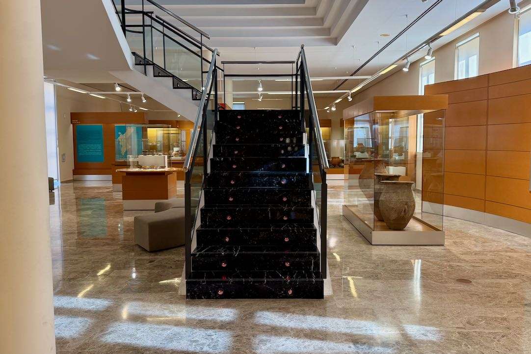 Escalera Exposiciones