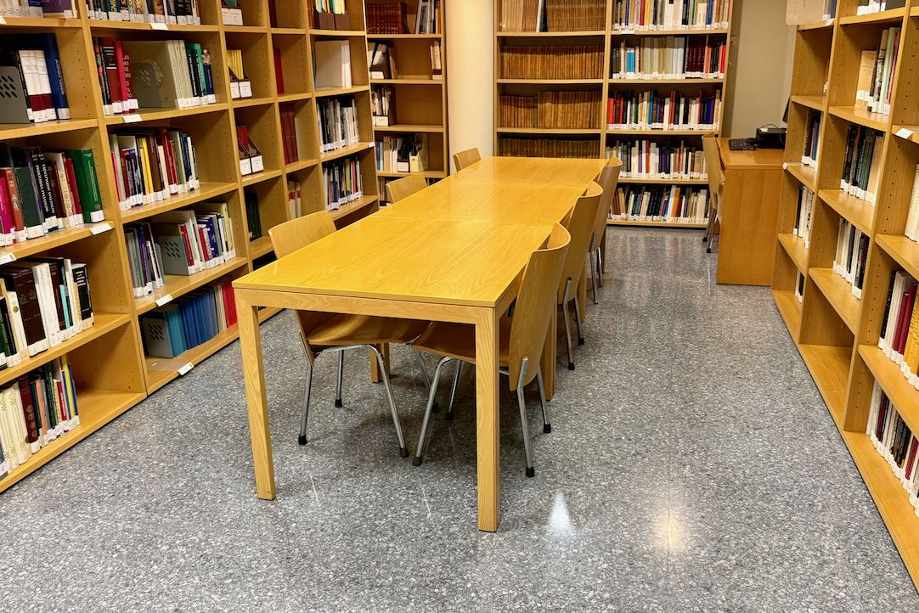 Mobiliario de la Biblioteca