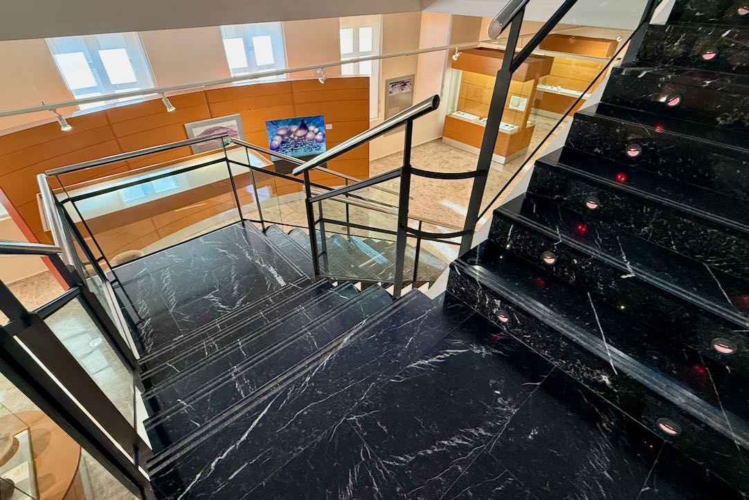 Escalera Exposiciones