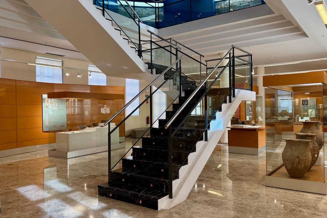 Escalera Exposiciones