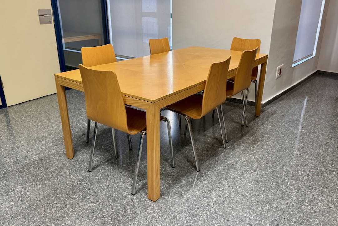 Mobiliario de la Biblioteca