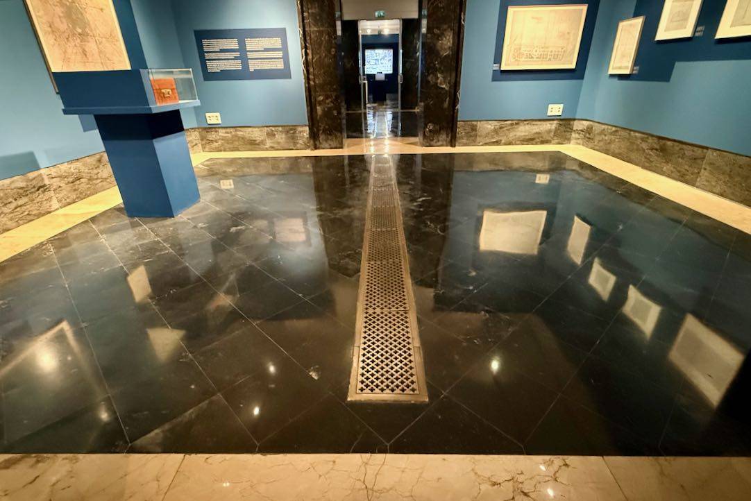 Sala de exposiciones, movilidad interior
