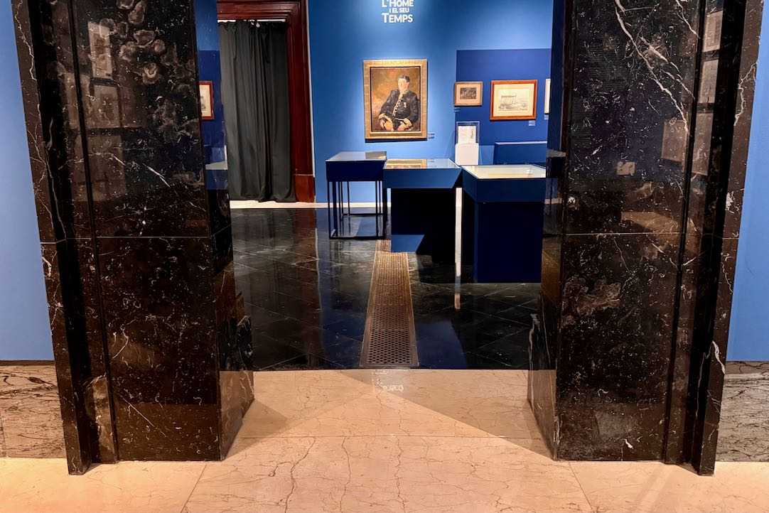 Sala de exposiciones, movilidad interior